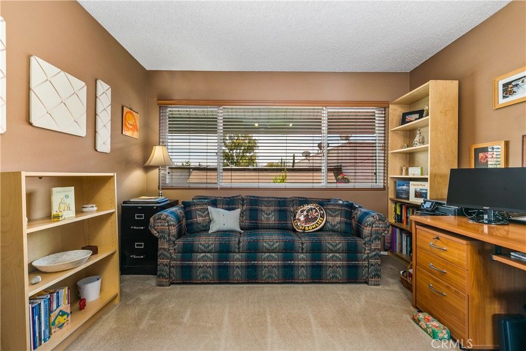 listing image 130722419772452841462