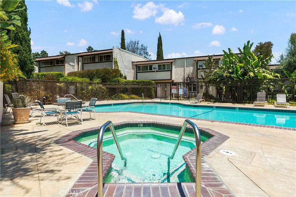 listing image 130720338087896880276