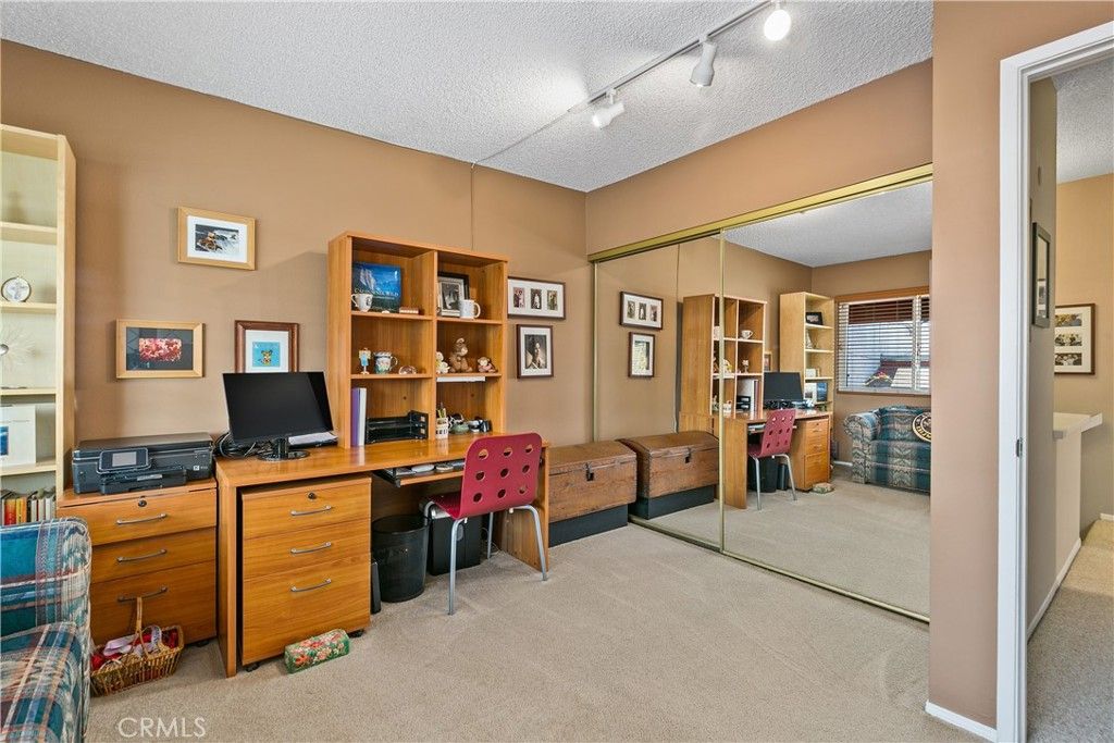 listing image 130725321019024074598