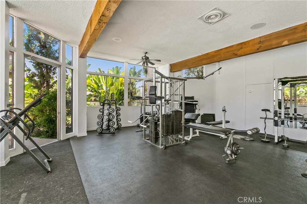 listing image 130720370758012204066