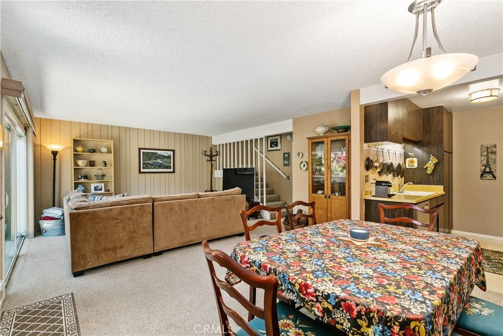 listing image 130723467879856569392