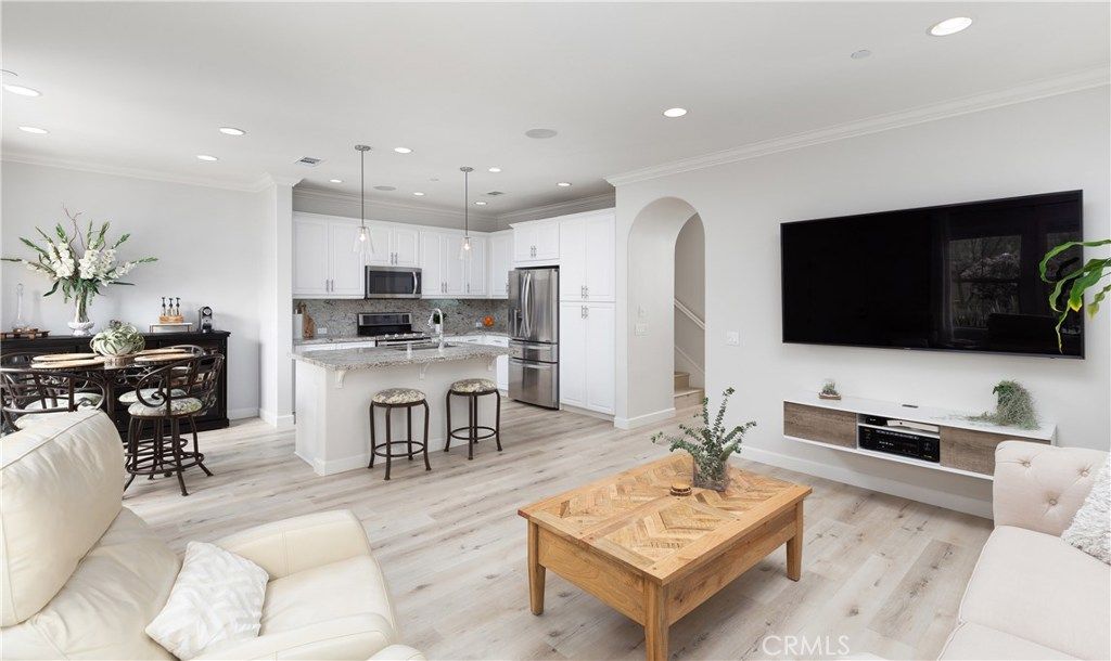 listing image 130729105753071834505