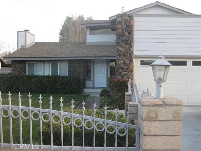 3bd 2ba 2 story home in Spring Valley Lake,approx 1783 sq ft, attached 2 car garage, fireplace in living room, 2bd downstairs, master up stairs with a large balcony. In-ground pool and spa, owner will pay for gardening, water and pool maintenance Association Amenities: Beach, Golf Course, Marina Special Features: Garage Door Opener