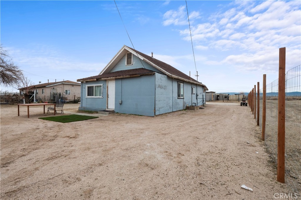 Photo 11 of 48 of 9668 W Rosamond Boulevard house