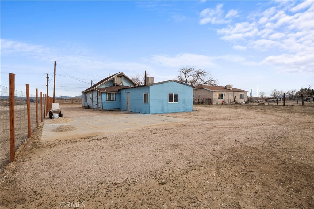Photo 33 of 48 of 9668 W Rosamond Boulevard house