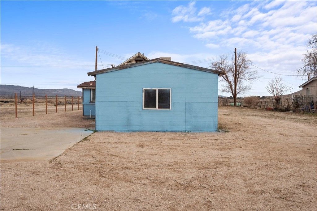 Photo 35 of 48 of 9668 W Rosamond Boulevard house
