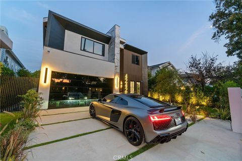 A home in Studio City