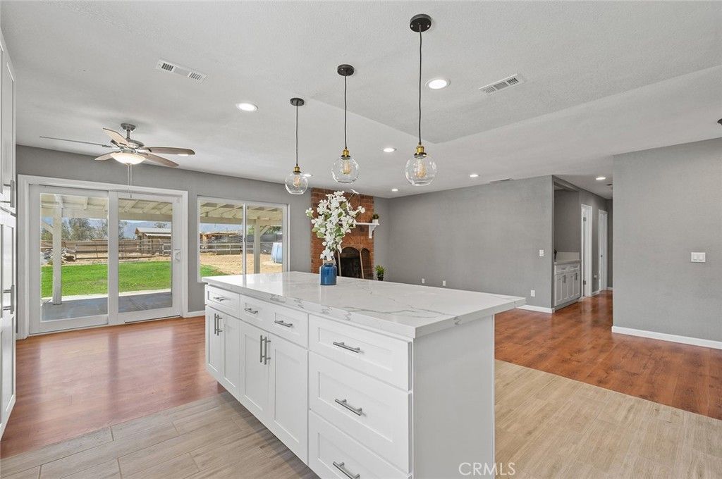 listing image 130722757775251181006