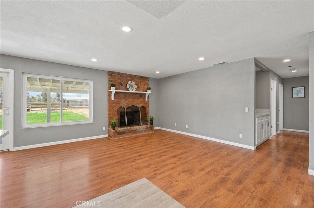 listing image 130722906082582694640