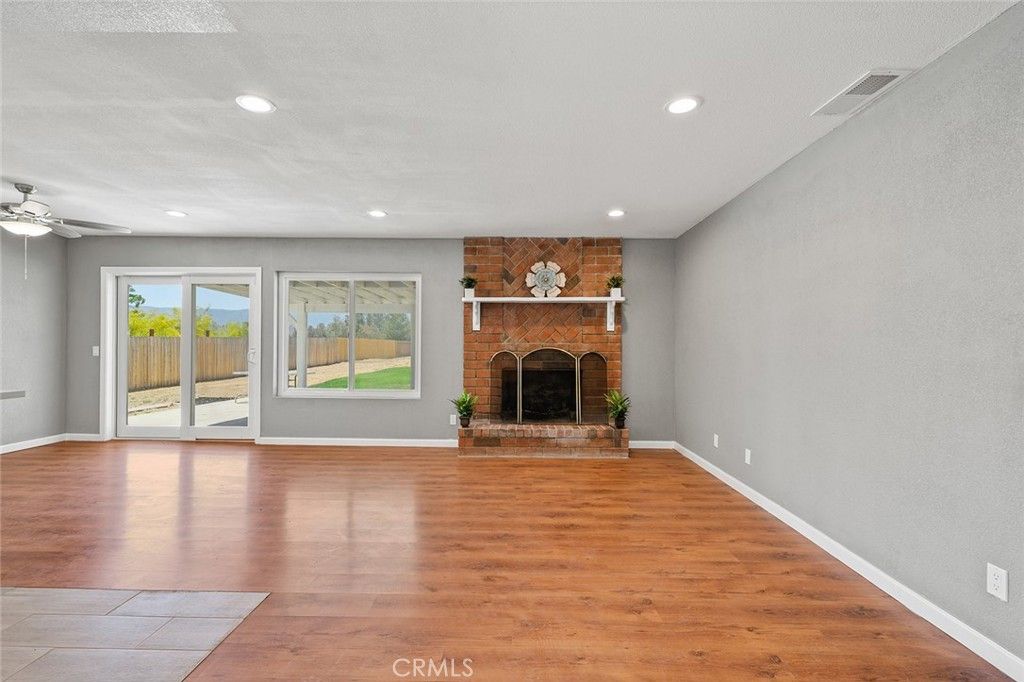 listing image 130729895502722566711