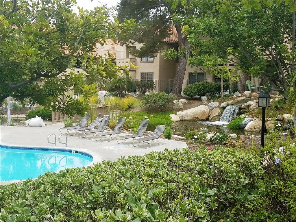 listing image 130723640184885573369