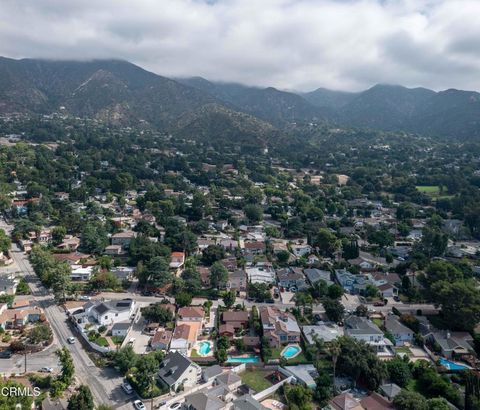 A home in La Crescenta