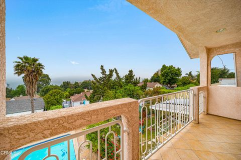 A home in La Crescenta