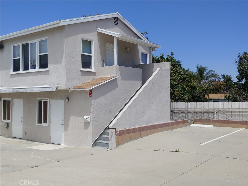 Terrific two bedroom unit in Lomita that was completely upgraded. Kitchen features granite counters, newer cabinets, double stainless steel sink. Fridge, gas stove & oven, microwave and dishwasher. Recessed lighting throughout with upgraded windows. Bathroom features granite counter & custom tile with large shower. Laundry hook ups, tenant provides washer & dryer. Property comes with one 1 parking spot. Upper rear unit on mixed use commercial property.