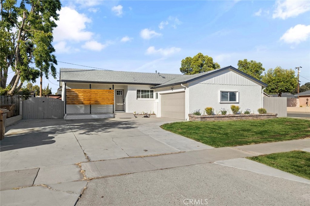 1501 W Woodcrest Avenue