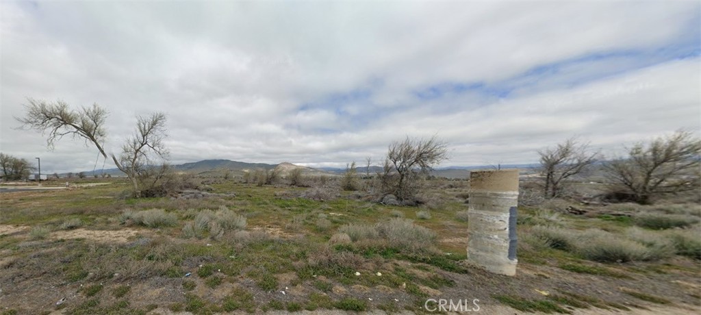 Beautiful Mountain Views from this mostly flat and vacant 19.81 Acres on Highline Road in Tehachapi, CA. 641 feet of paved road access with Power at the street. This rectangular 19.81 acre lot measures approximately 640' W x 1275' L. Conveniently located just 1.8 miles from Freeway on ramp and a short 5 minute drive to most anywhere in the City of Tehachapi, CA. Zoned A, Agricultural, with a Variety of Uses from Farming, Vineyards, Ranch, Orchard, Nursery, Equestrian and Residential Uses!
Don't miss your chance to own this once in a lifetime opportunity.
