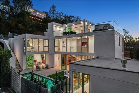 A home in Studio City