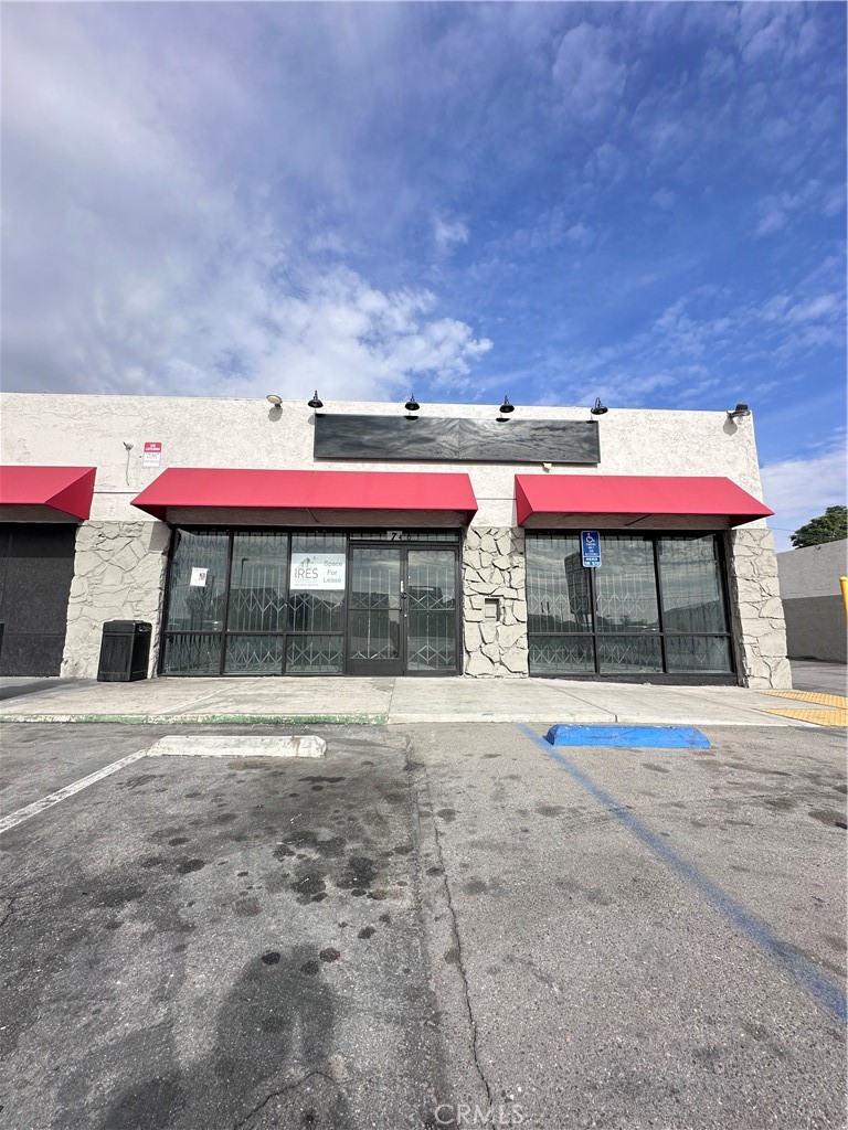IRES Commercial is pleased to announce an incredible 1750 sq. ft. – A versatile unit ideal for growing businesses or professional services ready to shine leasing opportunity at 1700 W Highland Ave, a shopping center in the heart of San Bernardino. Because your vision is our mission, we are committed to providing spaces that inspire growth, success, and community connection. This vibrant retail destination offers the perfect environment to establish or expand your business, with an unbeatable combination of high visibility, accessibility, and community engagement. Why Choose 1700 W Highland Ave?
• Visibility: Located on one of San Bernardino’s busiest streets, this center offers unmatched exposure to both foot and vehicle traffic.
• Easy Accessibility: Close to major intersections and public transit routes, with plenty of parking for customers and employees.
• Diverse Demographics: Surrounded by established neighborhoods and a growing commercial area, offering a loyal and expanding customer base.
• Dynamic Environment: Existing tenants and nearby businesses create a vibrant atmosphere that attracts consistent traffic and builds a sense of community.