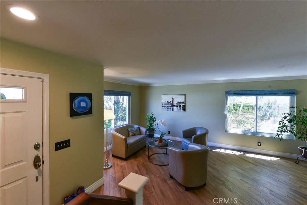 listing image 130727409819704803874