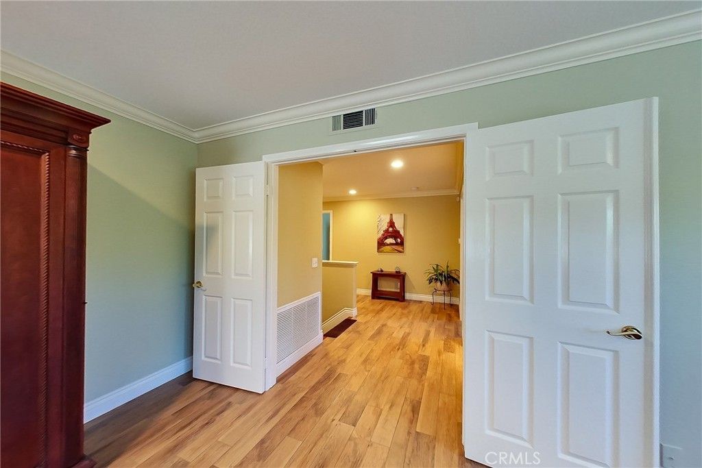 listing image 130721443854836789368