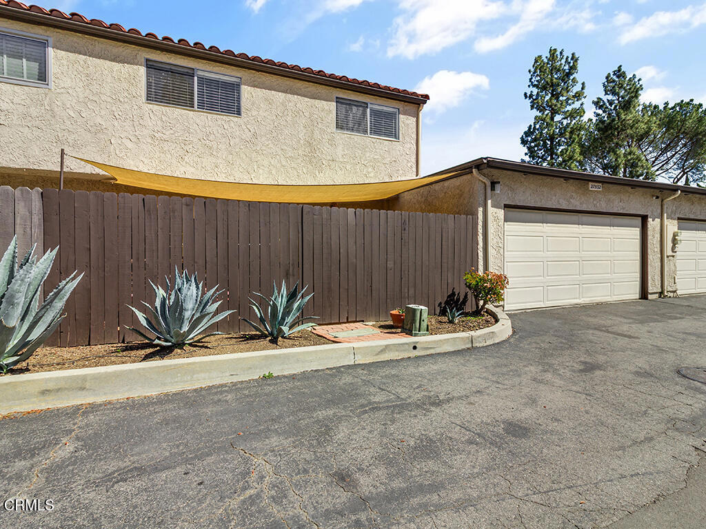 27532 Rondell Street