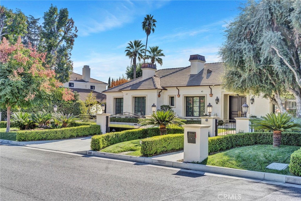 300 W Las Flores Avenue