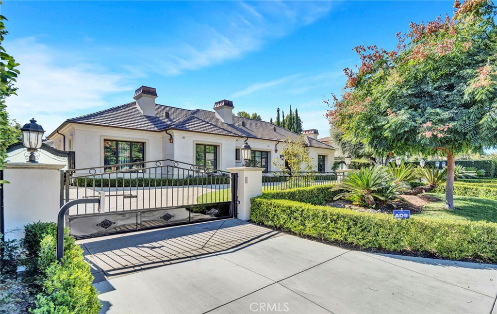 300 W Las Flores Avenue