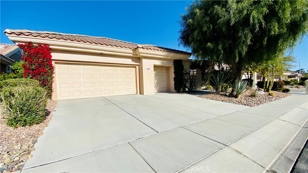 Photo 1 of 26 of 78166 Bonanza Drive house