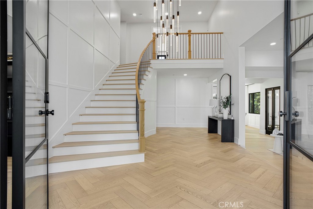 550 Unique Lane