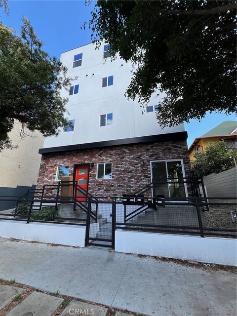 Photo of 1218 Arapahoe St, Los Angeles, CA 90006 (MLS # DW25031104)