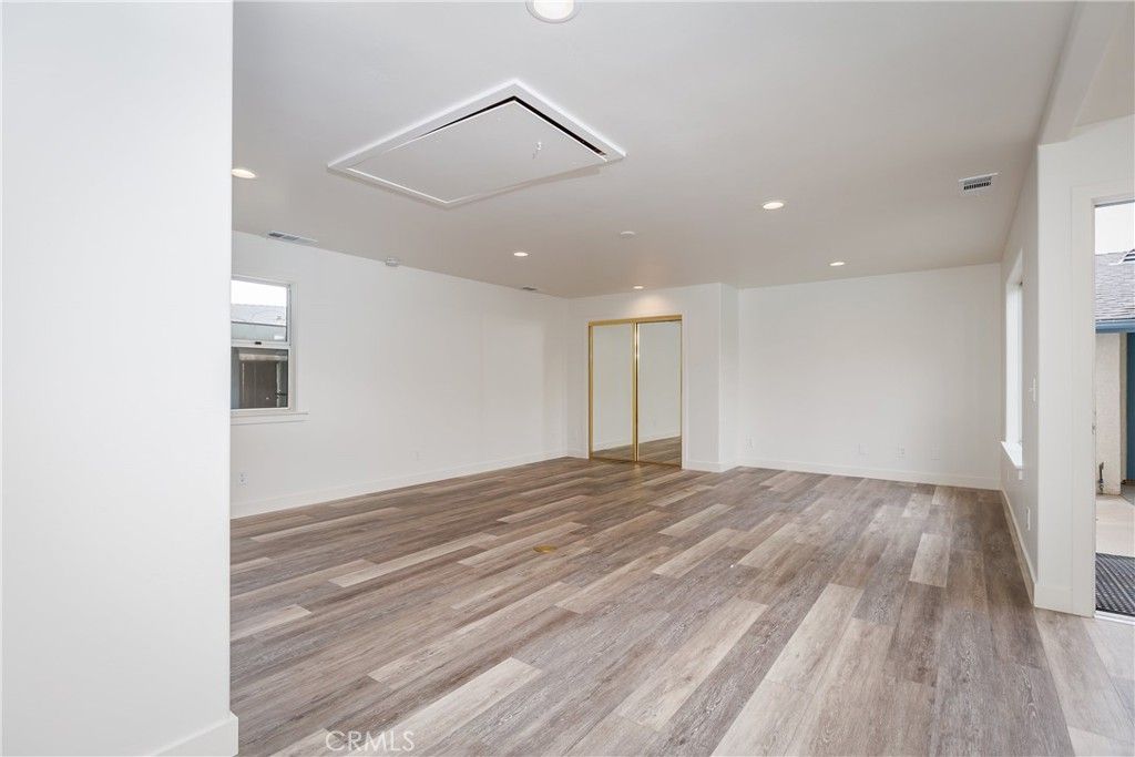 listing image 130722063481096759730