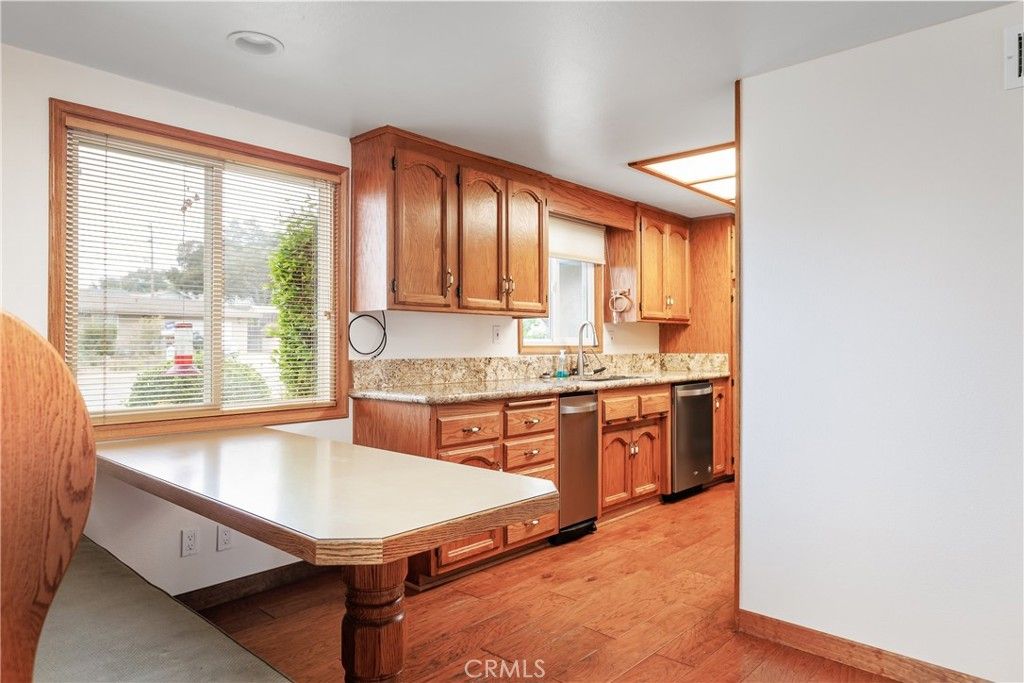 listing image 130729489725536465929