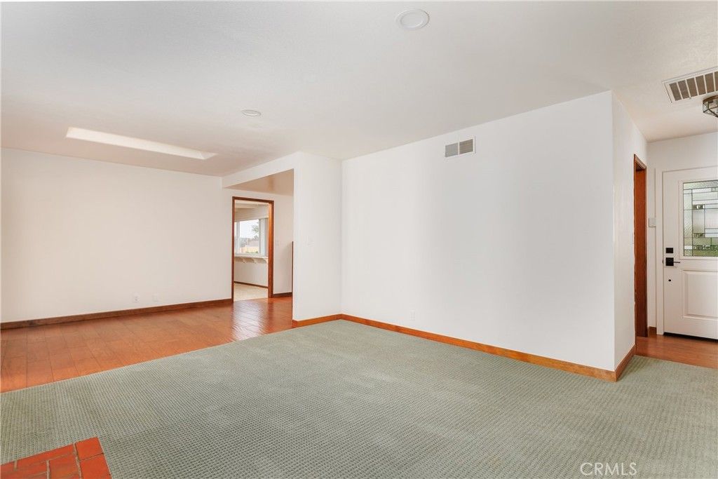 listing image 130727622057961670634