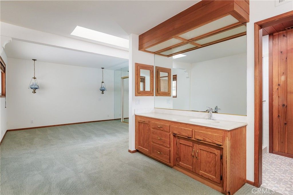 listing image 130722667460609261381
