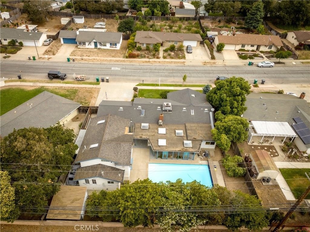 listing image 130729553087261989829