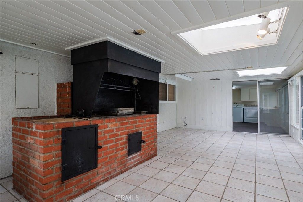 listing image 130723077276839441793