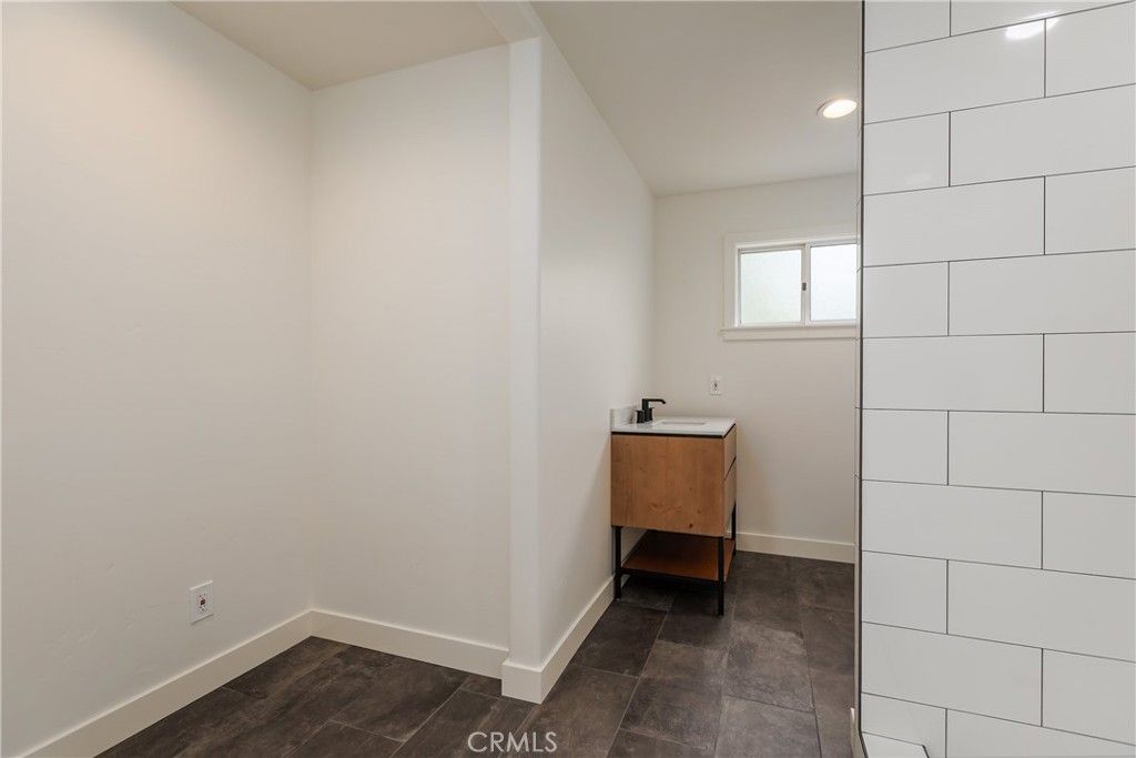 listing image 130722993556758156592