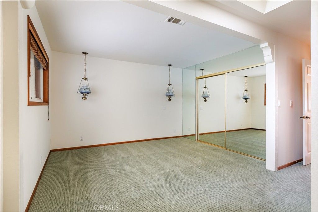 listing image 130726653354285459586