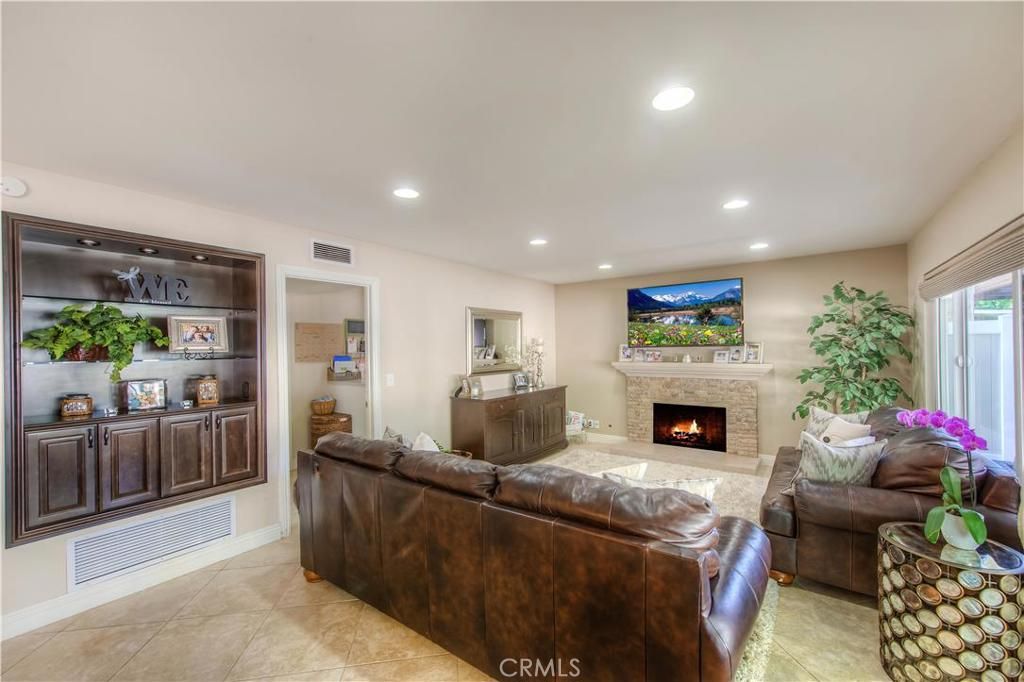 listing image 130722220168639937836
