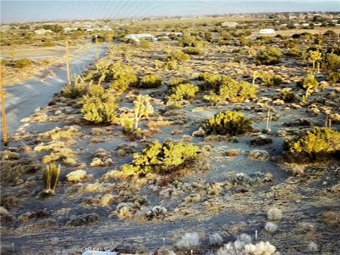 Photo of 3123 Coyote Road, Phelan, CA 92371 (MLS # IV25025408)