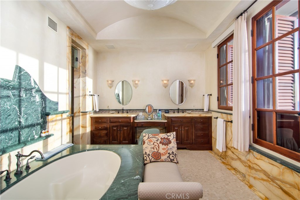 Ritz Cove (RC) - Residential