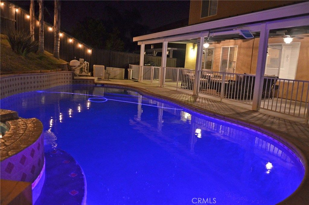 listing image 130720136568424900539
