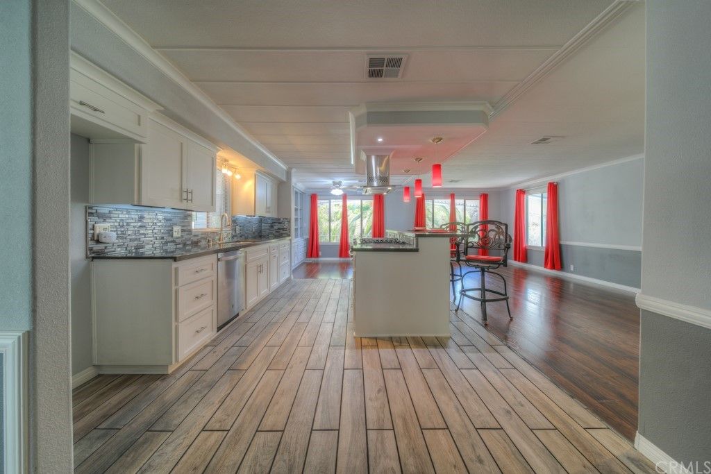 listing image 130721275886095786120