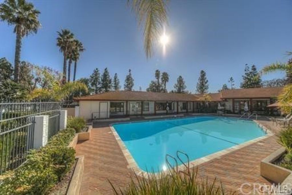 listing image 130723307689221275111
