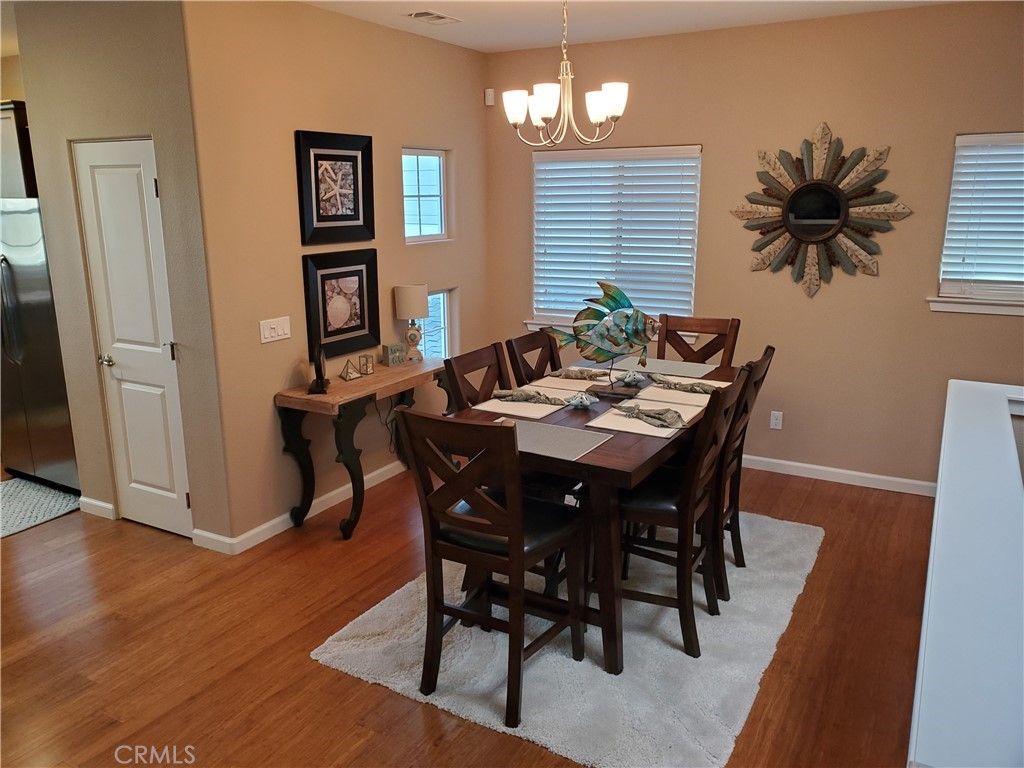 listing image 130727414671628787425