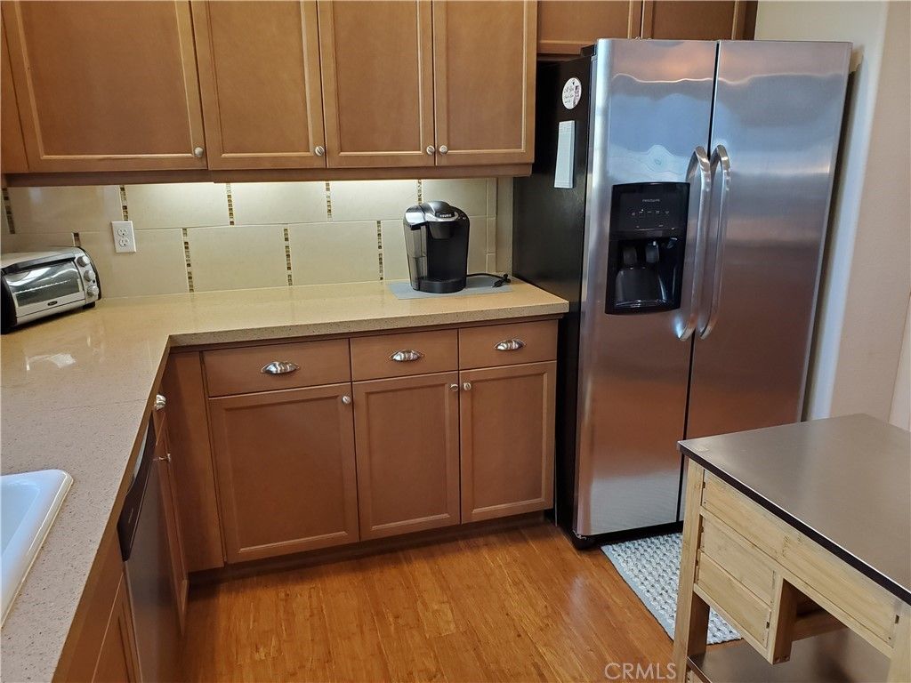 listing image 130725598076287148480