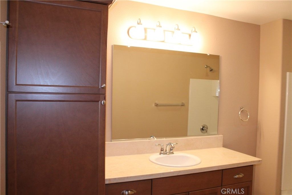 listing image 130727416217909720527