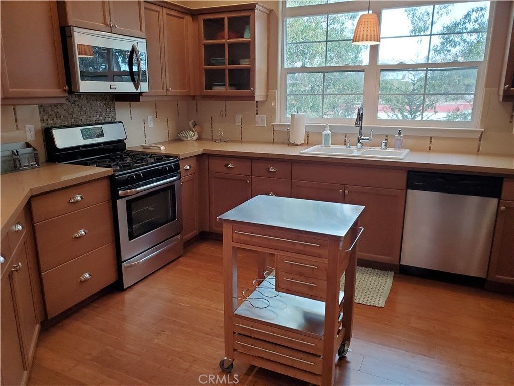 listing image 130728435354413328386