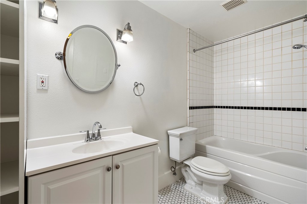 Versailles (VERS) - Residential