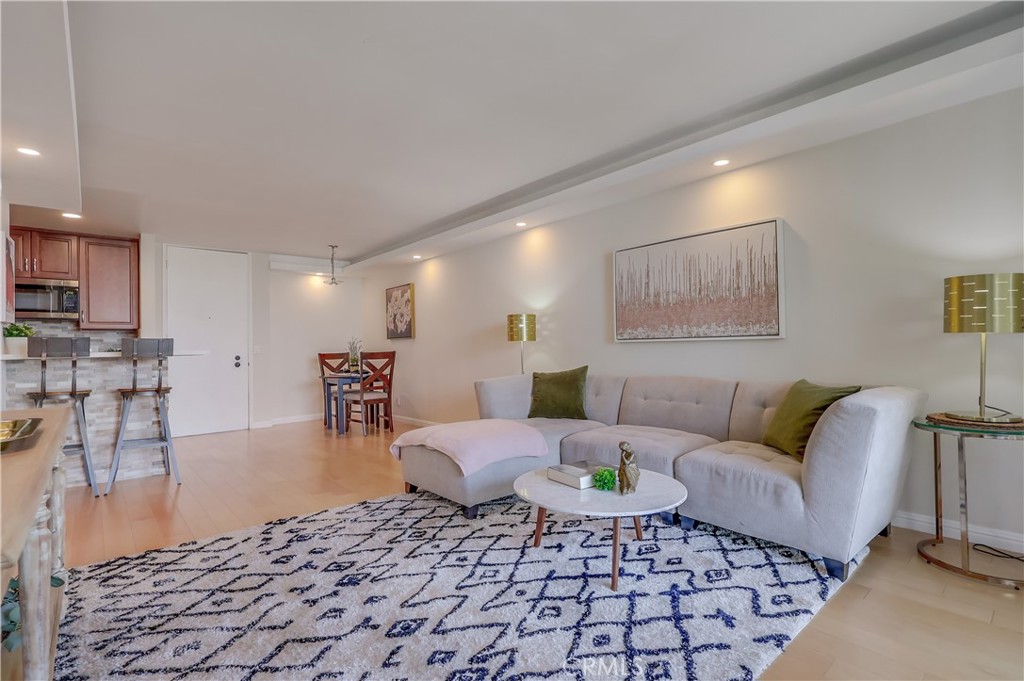 1140 E OCEAN Boulevard 306